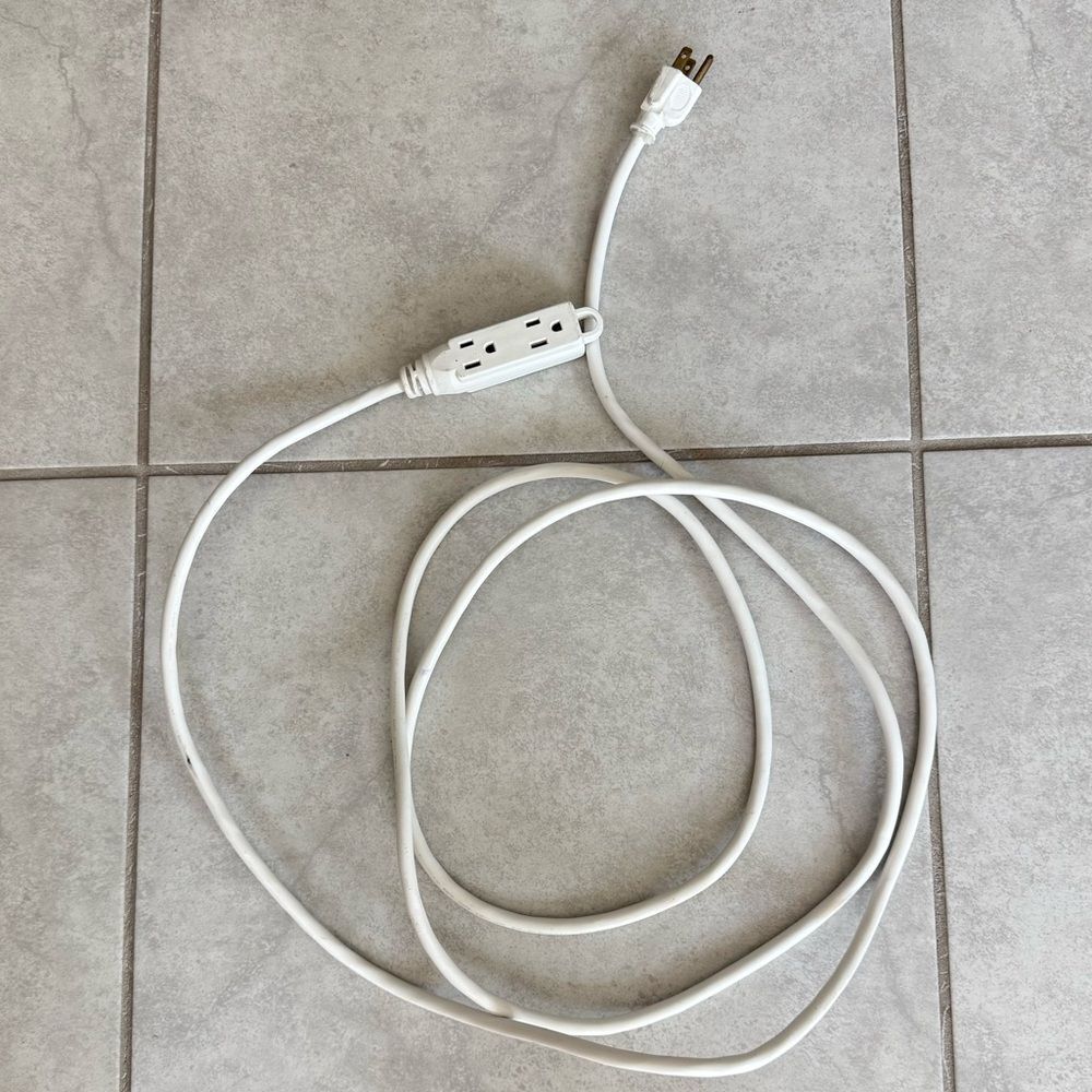 White Indoor 3 Outlet Extension Cord 2 Prong Plug Round Power Cable